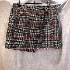 NWOT Dee Elly‎ Glen Plaid Asymmetrical Mini Skirt Gray Red Check Button Front M
